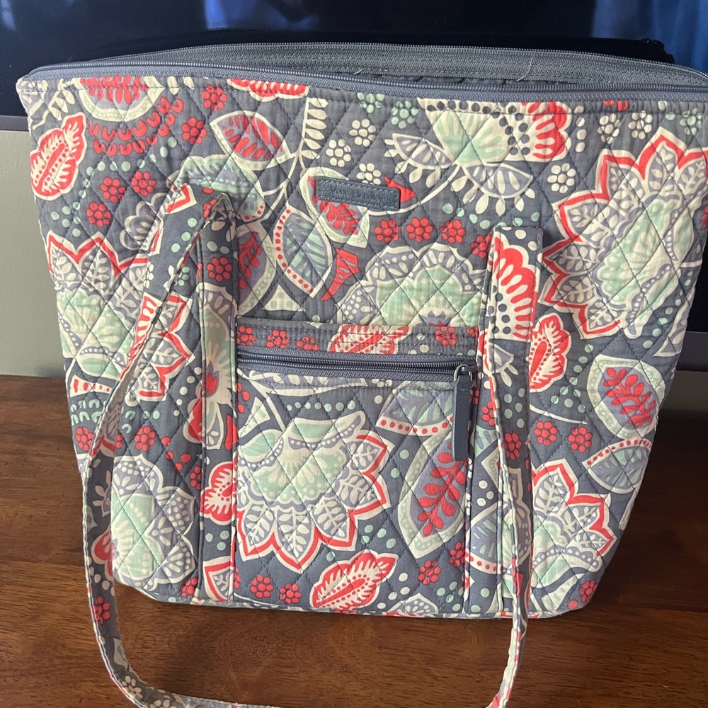 Vera Bradley Gray and coral  Floral Tote Nomadic Floral 2016 collection